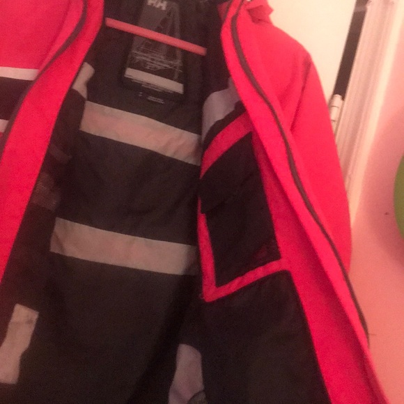 Pink women’s helly Hansen jacket - Picture 5 of 6